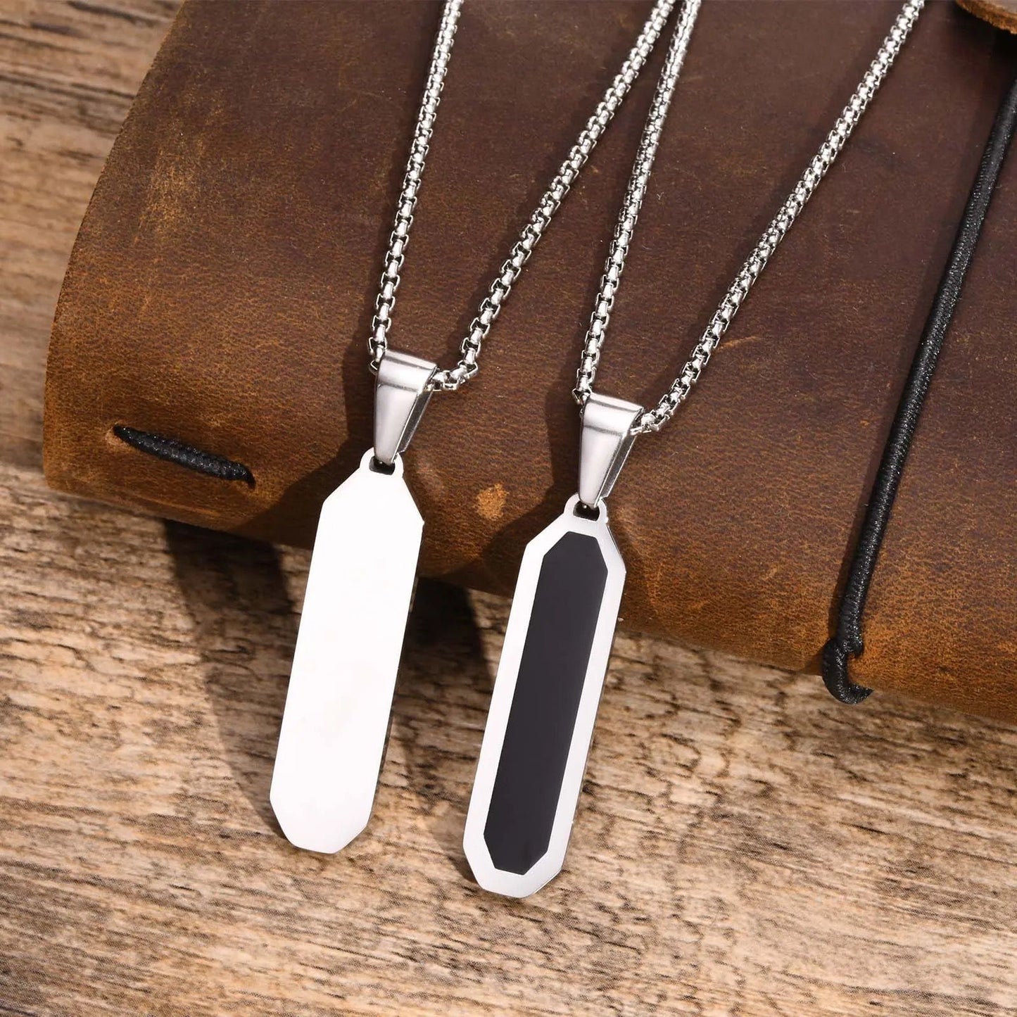Cadou Lantisor Pentru Sot - Black Diamond Style