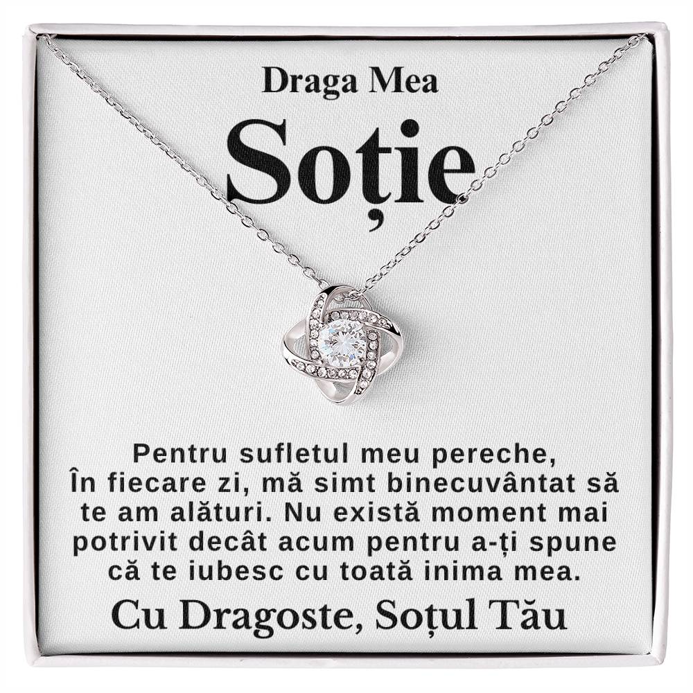 Cadou colier pentru sotie - Colier Love Knot Forever