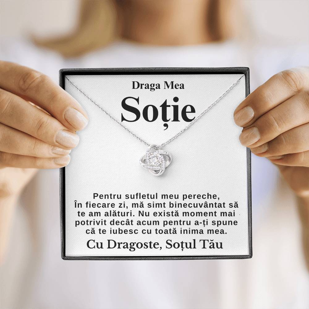 Cadou colier pentru sotie - Colier Love Knot Forever