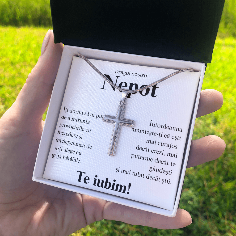 Surpriza pentru nepot – un lantisor cu pandantiv cruciulita plin de semnificații