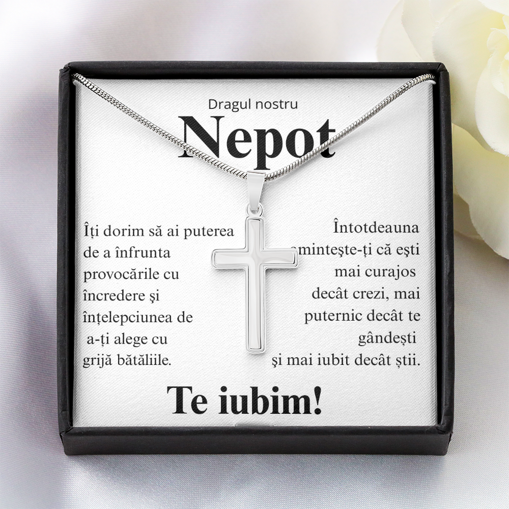 Surpriza pentru nepot – un lantisor cu pandantiv cruciulita plin de semnificații