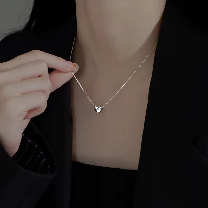 NOU 💥 Lănțișor Peach Heart – Cadou pentru Absolvire