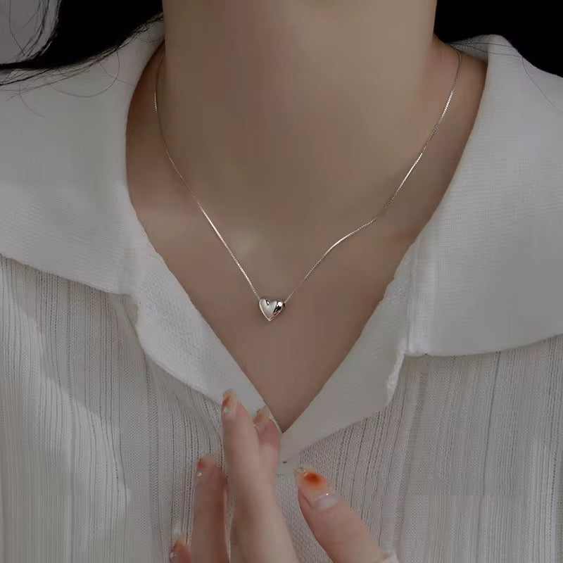 NOU 💥 Lănțișor Peach Heart – Cadou pentru Absolvire