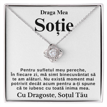Cadou colier pentru sotie - Colier Love Knot Forever