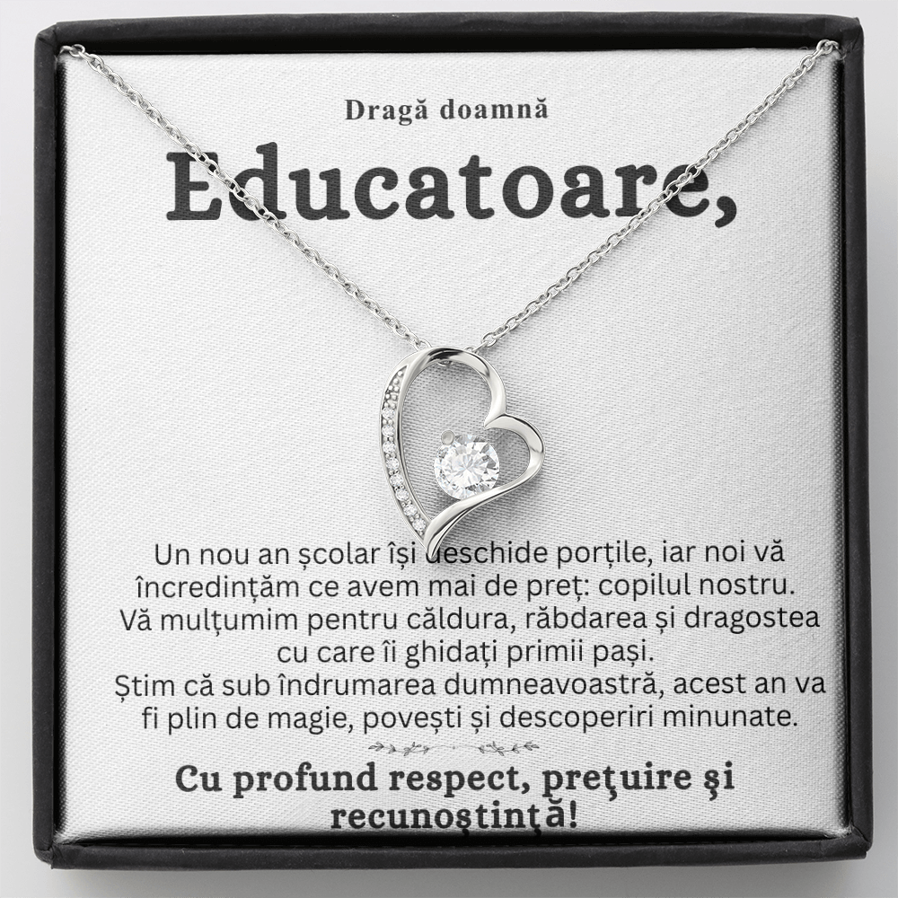 Cadou pentru Doamna Educatoare -Lănțișor  „Inimă de Dascăl” cu Felicitare Mesaj